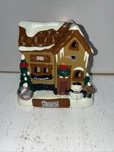 Casa de Navidad NFL Nuevo Englad Patriots Football Village Edificio Mancave Decoración - Imagen 1 de 8