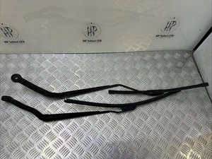 GENUINE 2014-2018 BMW X5 F15 FRONT WIPER ARMS PAIR  7304070 7304072 BLACK - Picture 1 of 9