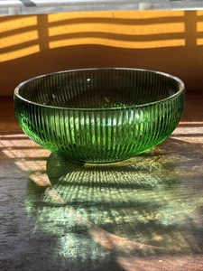 E.O. Brody Cleveland USA Vintage Emerald Green Ribbed Glass Bowl 6.25” - Picture 1 of 7