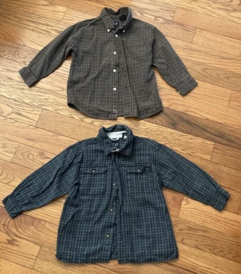Lote de dos camisas de franela Gap XS marrón y azul abotonadas/invierno/cálidas/frías para niños Foto 1 de 4
