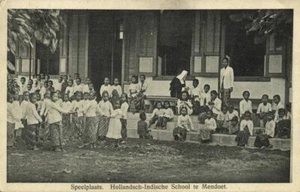 indonesia, JAVA MENDUT, escuela holandesa-india, patio de recreo (1923) postal - Imagen 1 de 2