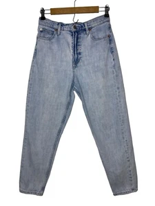GAP Womens Size 6 28 Mom Jeans Light Wash Ankle 26” Inseam High Waist Tapered - Picture 1 of 7