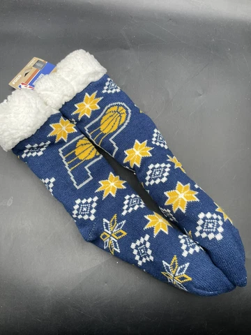 FOCO Footy Slippers Women Sz 6-10 Non Skid Bottom NWT Cover