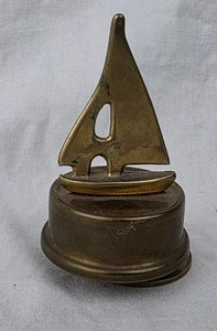 Vintage massive Messing Segelboot Spieluhr Play Its a Small World dreht sich maritim 3,75" - Bild 1 von 6