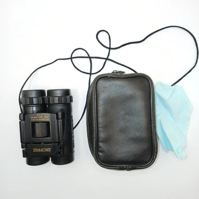 Simmons Compact Binoculars with Case 8x21 FOV 372 1000 Yards Model 1156 - Image 1 of 4