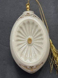 LENOX 1992 Annual CHRISTMAS ORNAMENT Orig Box PORCELAIN GOLD TRIM - Picture 1 of 5