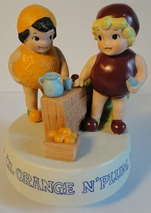 Ollie Orange & Prunella Ciruela 1982 Sigma Funcionando Caja Musical Niños de la Naturaleza - Imagen 1 de 1