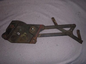 48 49 50 51 52 FORD PICKUP TRUCK F-100 RIGHT PASSENGER DOOR WINDOW REGULATOR - Foto 1 di 6