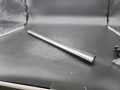 2008 AUDI RS4 - REAR LEFT Convertible R2-495 Exterior Window SLOT SEAL / TRIM Foto 1 de 4