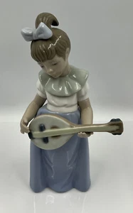 LLADRO NAO 1987 GIRL WITH MANDOLIN FIGURINE - Picture 1 of 7