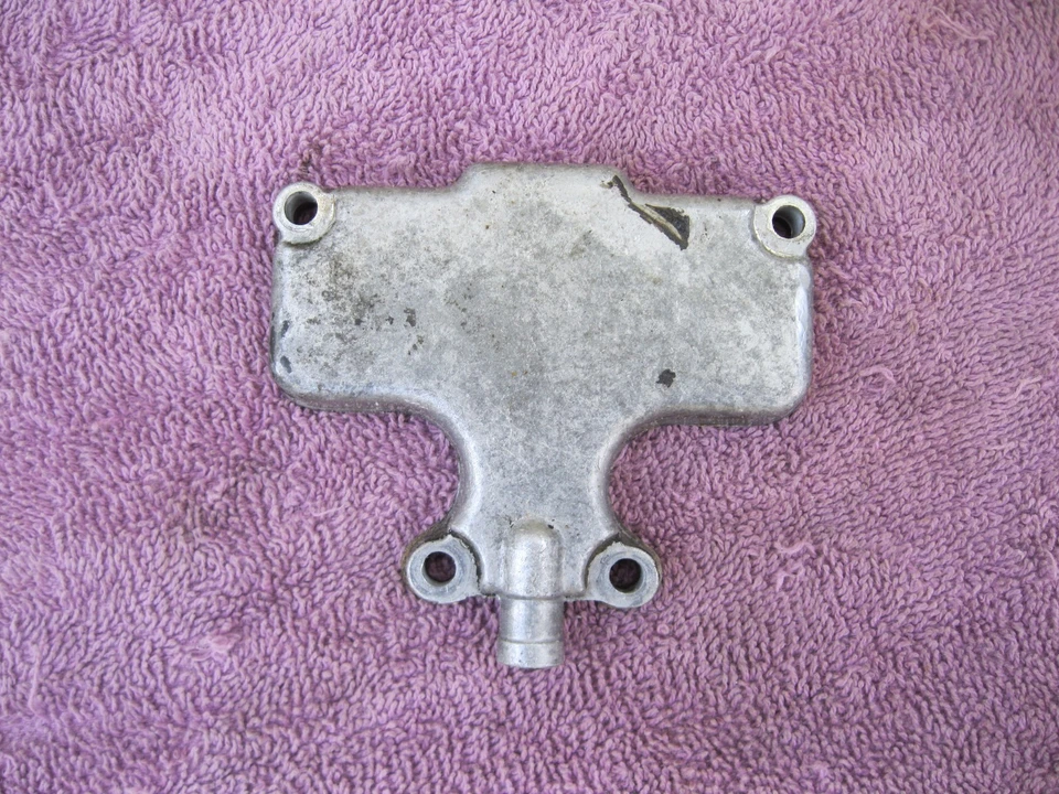 Cubierta de culata de motocicleta Suzuki GS850G 1982 11176-45011 Foto 1 de 1