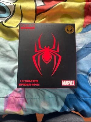 Mezco Ultimate Spider-Man (Miles Morales) escala 1:12 (Leia Desc) - Imagem 1 de 4