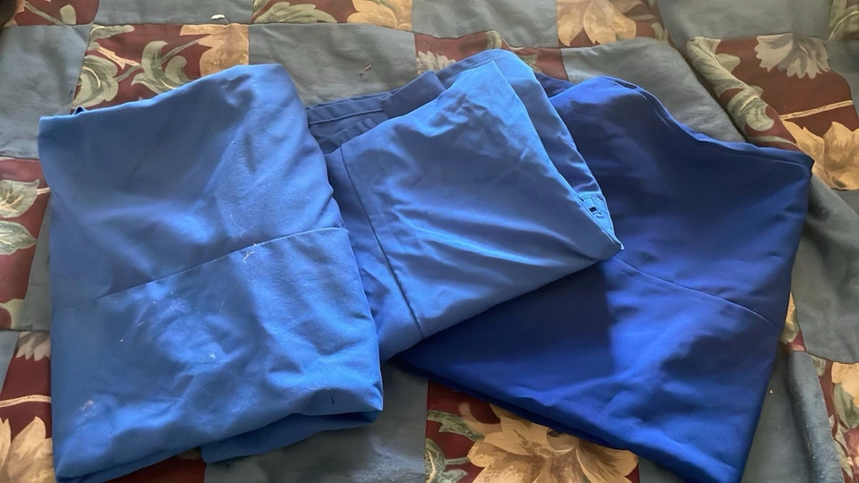 3 Scrub Shirts Size Large  Foto 1 de 1