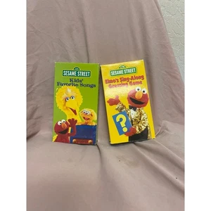 Lot 2 Sesame Street Kids’ Favorite Songs & Elmo’s Sing-Along  Guessing Game VHS  - Imagen 1 de 3