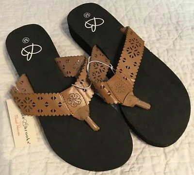 Bobbie Brooks Ladies Must Haves Slip On Thong Sandals Brown Strap Sz S (5-6) NWT - Image 1 of 3