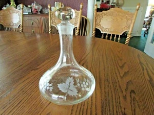 Vintage Etched Heavy Glass 10"  Wine Liquor Barware Decanter w/Glass Stopper - Picture 1 of 10