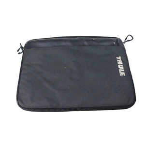 FUNDA PORTATIL THULE PARA MACBOOK 13" NEGRA - Imagen 1 de 11