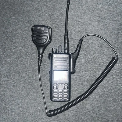 Motarola 7550e Comes With Charger, Shoulder Mic ,radio, battery. Pre Owned - Image 1 of 4