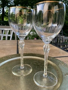 Juego de 2 copas de vino Lenox Monroe decoradas en oro transparente 7 5/8" vajilla retorcida - Imagen 1 de 6