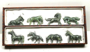 Unglaubliche 8 Stück 3,5" Jade? Pferde Hengste Statuen Geschenkset orig. Box 50er Jahre ? - Bild 1 von 7