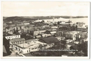 Postal antigua de Traverse City, MI Michigan RPPC, vista de pájaro - Imagen 1 de 2