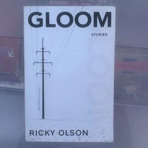 Gloom di Ricky Olson (2018, brossura commerciale) molto raro, ottime condizioni - Foto 1 di 2