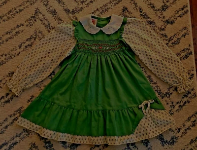Vestido de Navidad Vintage Marca Winnie the Pooh Verde Calado Acebo Berry Talla 5 Foto 1 de 4