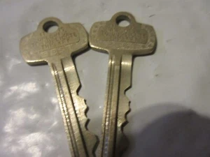 VINTAGE BEST MARKED PADLOCKS KEYS - Picture 1 of 8