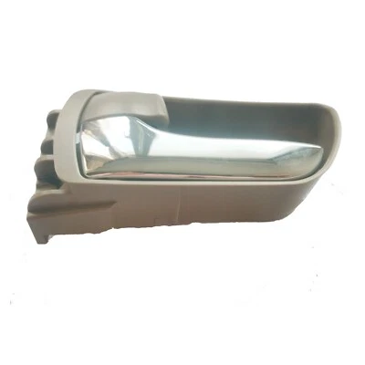 Manija de puerta delantera trasera izquierda cromada beige interior interior Toyota Sienna 04-10 Foto 1 de 4