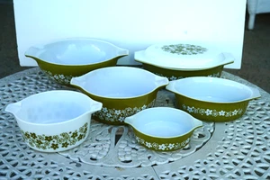 Vintage Crazy Daisy Casserole / Dishes Set - Lot of 7 - Picture 1 of 2