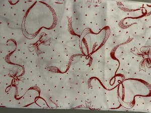 25-5-125 COTTON FABRIC-TEXTURED VALENTINES-HEARTS, RIBBONS-23X44" REMNANT - Picture 1 of 4