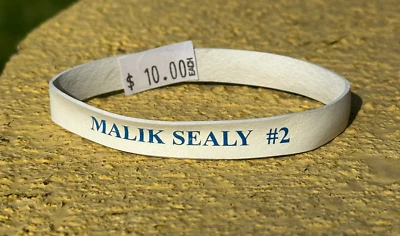 Una pulsera de goma Malik Sealy #2 Blanco/Azul (ESTADO USADO) Foto 1 de 4