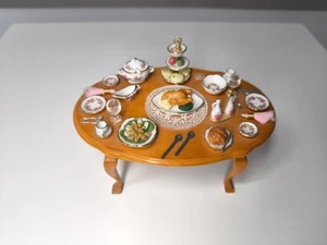 Reutter Puppenhaus Teetisch mit Servierplatte, Geschirr Set und Snacks 1:12 - Bild 1 von 4