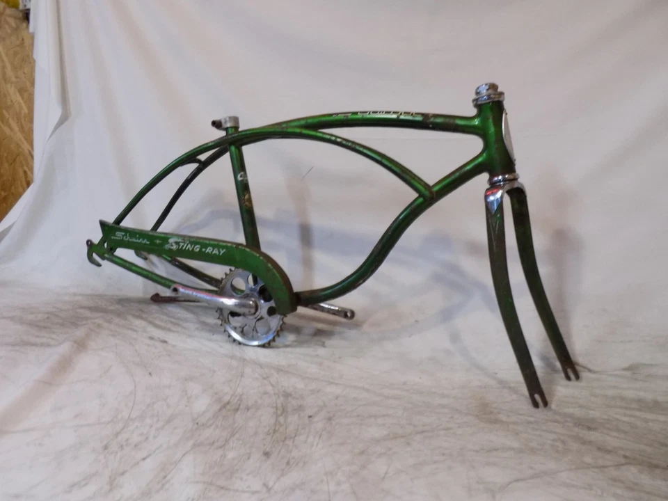 1968 SCHWINN STINGRAY CAMPUS GREEN MUSCLE BIKE FRAME FORKS CHAINGUARD CRANKS 68 - Image 1 of 4