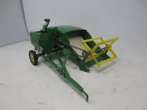 VINTAGE TRU SCALE 1/16 SCALE JOHN DEERE PULL TYPE COMBINE FARM TOY - Picture 1 of 6