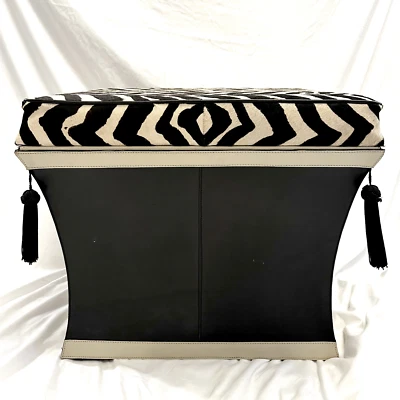 Taburete de banco de piel de cebra con maletero de almacenamiento y borlas, alrededor de los años 80 y 90 Foto 1 de 4