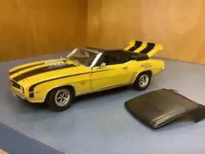 CROWN PREMIUMS 1969 camaro ss convertibile 1/24 NAPA TOOLS sciolto - Foto 1 di 3