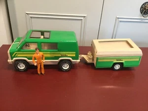 Furgoneta Tonka vintage verde con gráficos y juego de cámper emergente años 70 buen estado. - Imagen 1 de 12