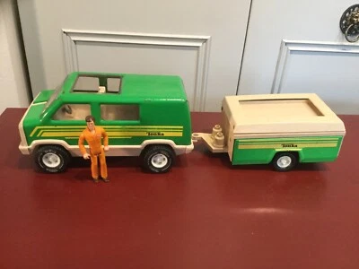 Furgoneta Tonka vintage verde con gráficos y juego de cámper emergente años 70 buen estado. Foto 1 de 4
