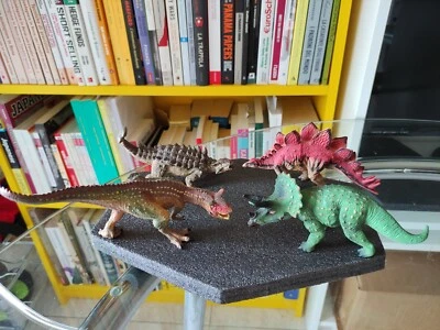 SET 4 DINOSAURI per regalo: Carnotauro + Triceratopo + Stegosauro +Ankylosauro  - Immagine 1 di 4