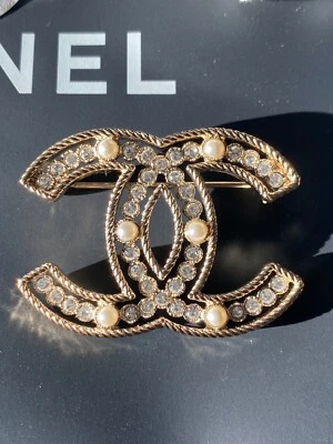 Broche pin S Chanel Classic Gold 2019 pequeño logotipo CC PERLAS CRISTALES Foto 1 de 4
