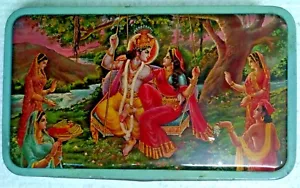 CAJA DE ESTAÑO IMPRESA DE COLECCIÓN INDIA - SEÑOR KRISHNA RADHA EN COLUMPIO CON GOPIS - Imagen 1 de 7