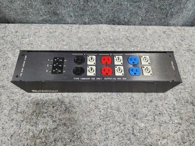 Trineo eléctrico aplicado Distro 30A 110/220V 3P L21-30 a 6x 120V 20A PowerCON/5-20 Foto 1 de 4