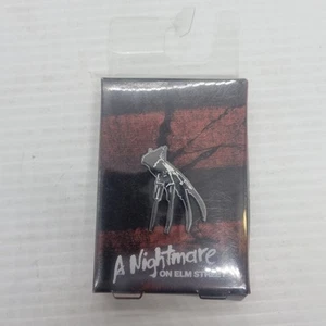 Brand New A Nightmare on Elm Street Freddy's Glove Enamel Pin Zing Freddy Kruger - Foto 1 di 7