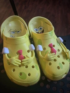 Zuecos Crocs Bob Esponja Pantalones Cuadrados M12  - Imagen 1 de 5