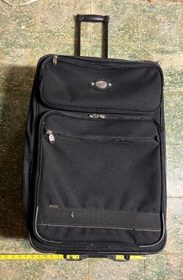 Maleta con ruedas negra Ricardo of Beverly Hills usada cremallera no funciona correctamente” Foto 1 de 2