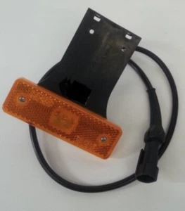 Amber Side marker light with Removable bracket 12v-24v - Picture 1 of 5