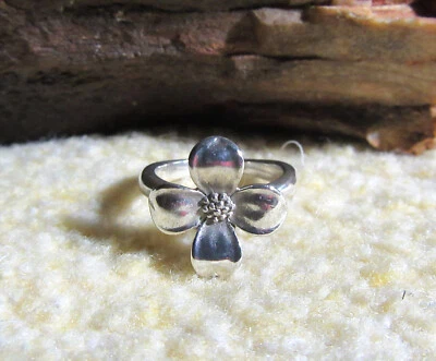 Anillo James Avery Retirado Plata de Ley 925 Flor de Madera de Perro Talla 6.0 Foto 1 de 4