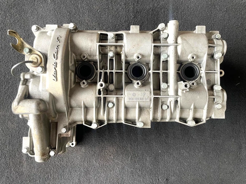 Porsche Boxster 1997-1999 2,5 L - culata lateral derecha 9961041350R OEM Foto 1 de 4