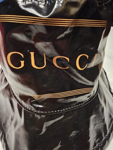 Gucci cappello a secchiello elegante con logo iconico rivestito nero può essere unisex tg. XL 60 cm.